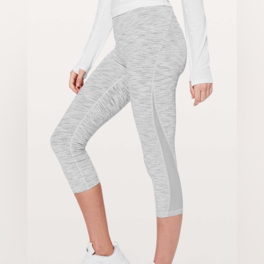Lululemon Train Times Crop 21 inch size 6 Gray Alpine White
